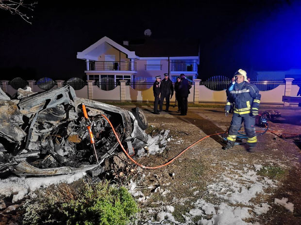 ХОРОР У СЛАТИНИ КОД ЛАКТАША: Возач изгорeо у аутомобилу